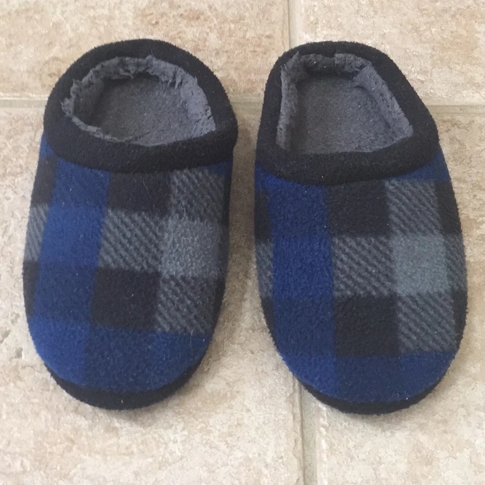 Cuddl Duds Boys Buffalo Check Fleece Slippers